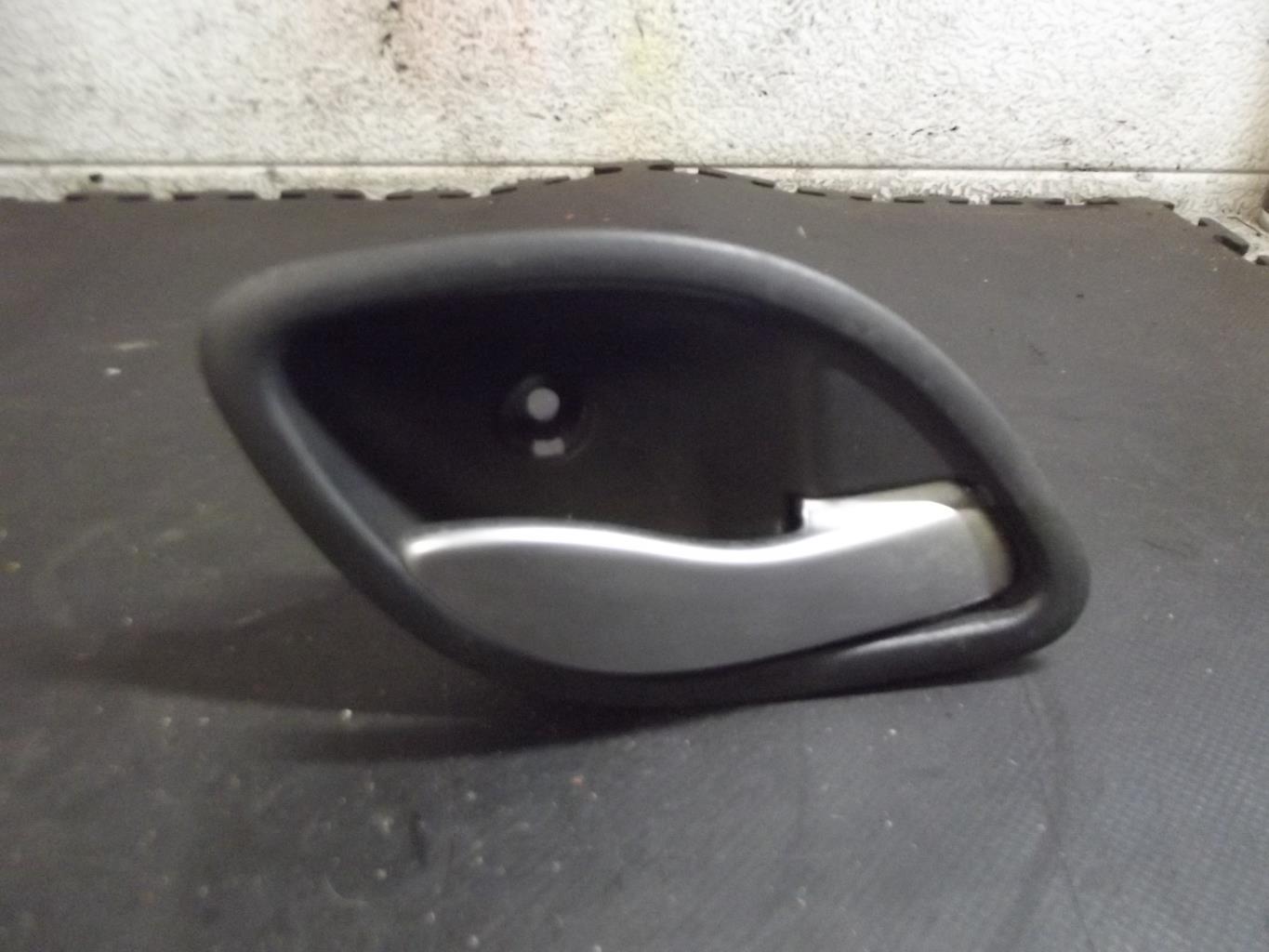 Poignee interieur avant droit RENAULT LAGUNA 2 PHASE 1 Essence - 1
