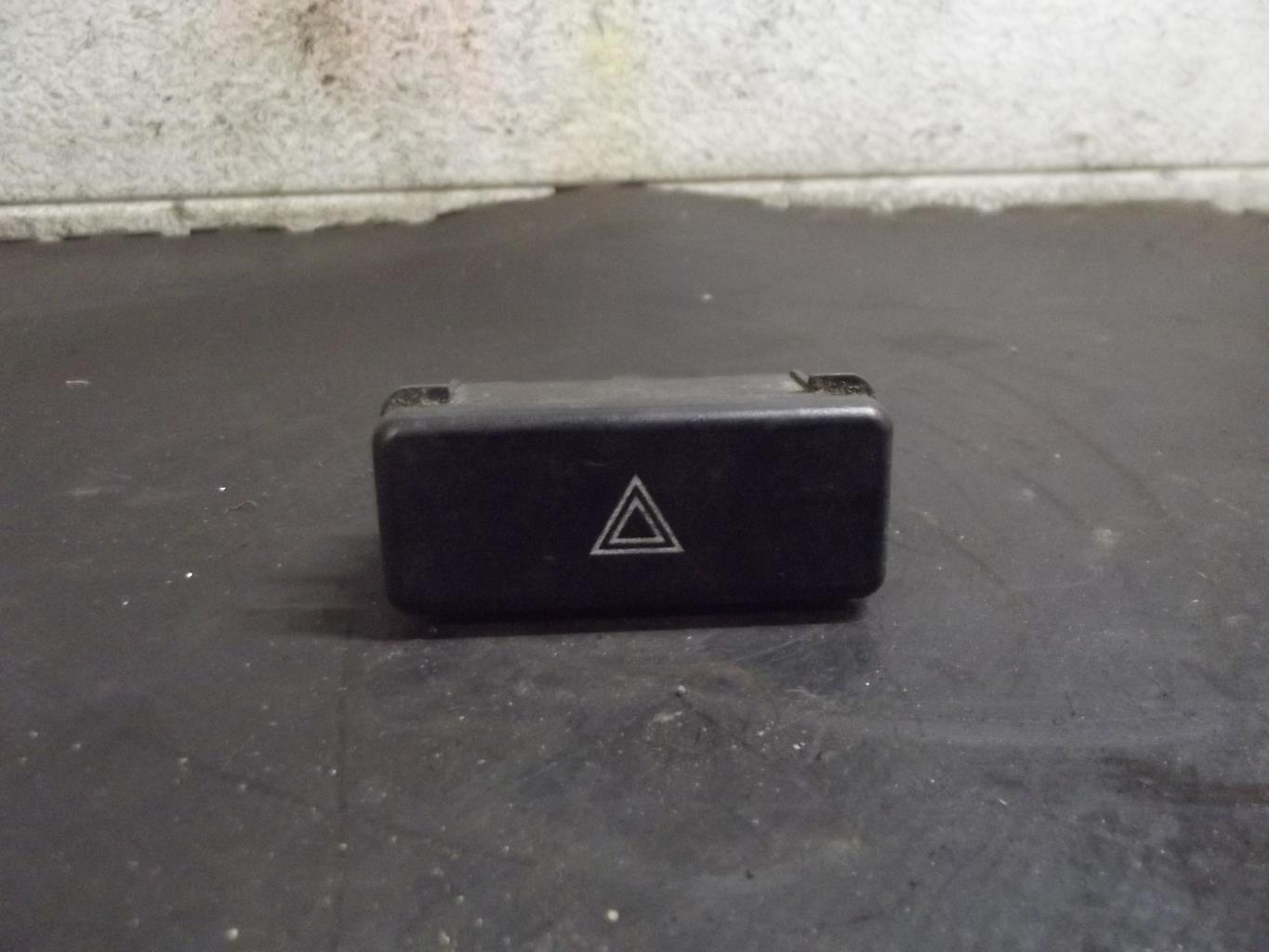 Bouton de warning BMW SERIE 5 E34 Diesel - 1