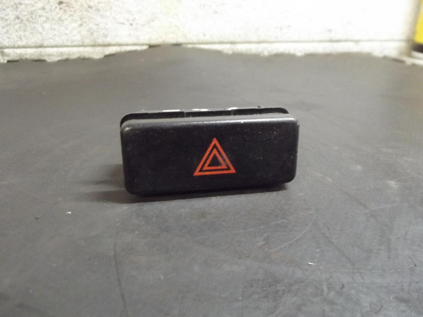 Bouton de warning BMW SERIE 3 E36 Essence - 1