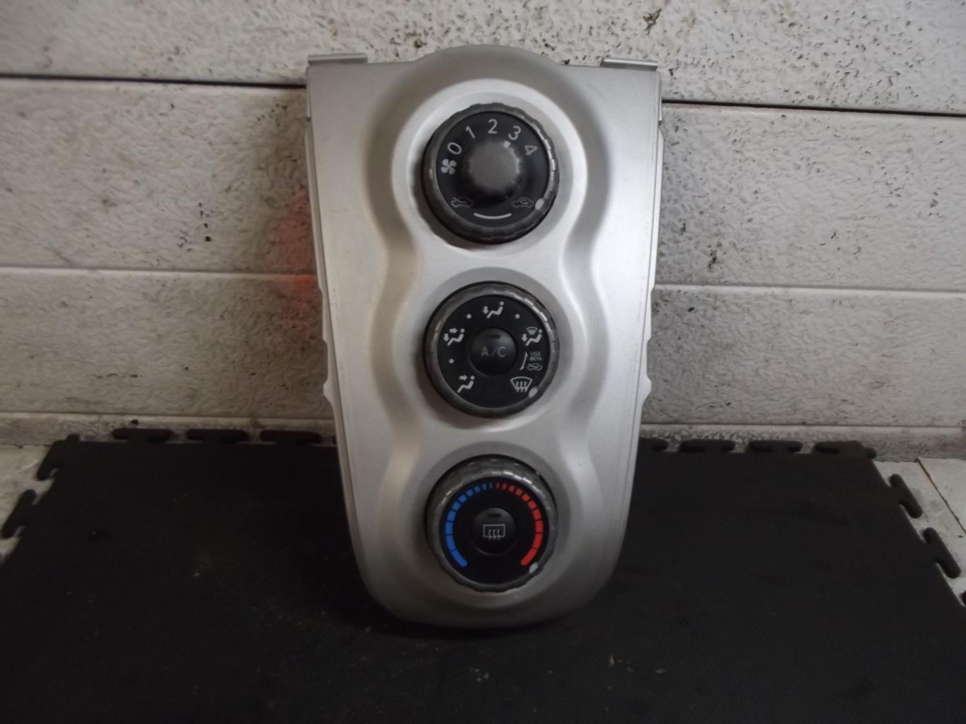 Commande chauffage TOYOTA YARIS 2 PHASE 1 Essence - 1