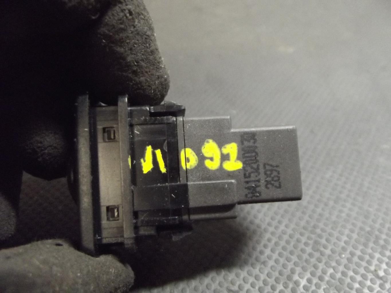 Commande de reglage hauteur de phare TOYOTA YARIS 2 PHASE 1 Essence - 1