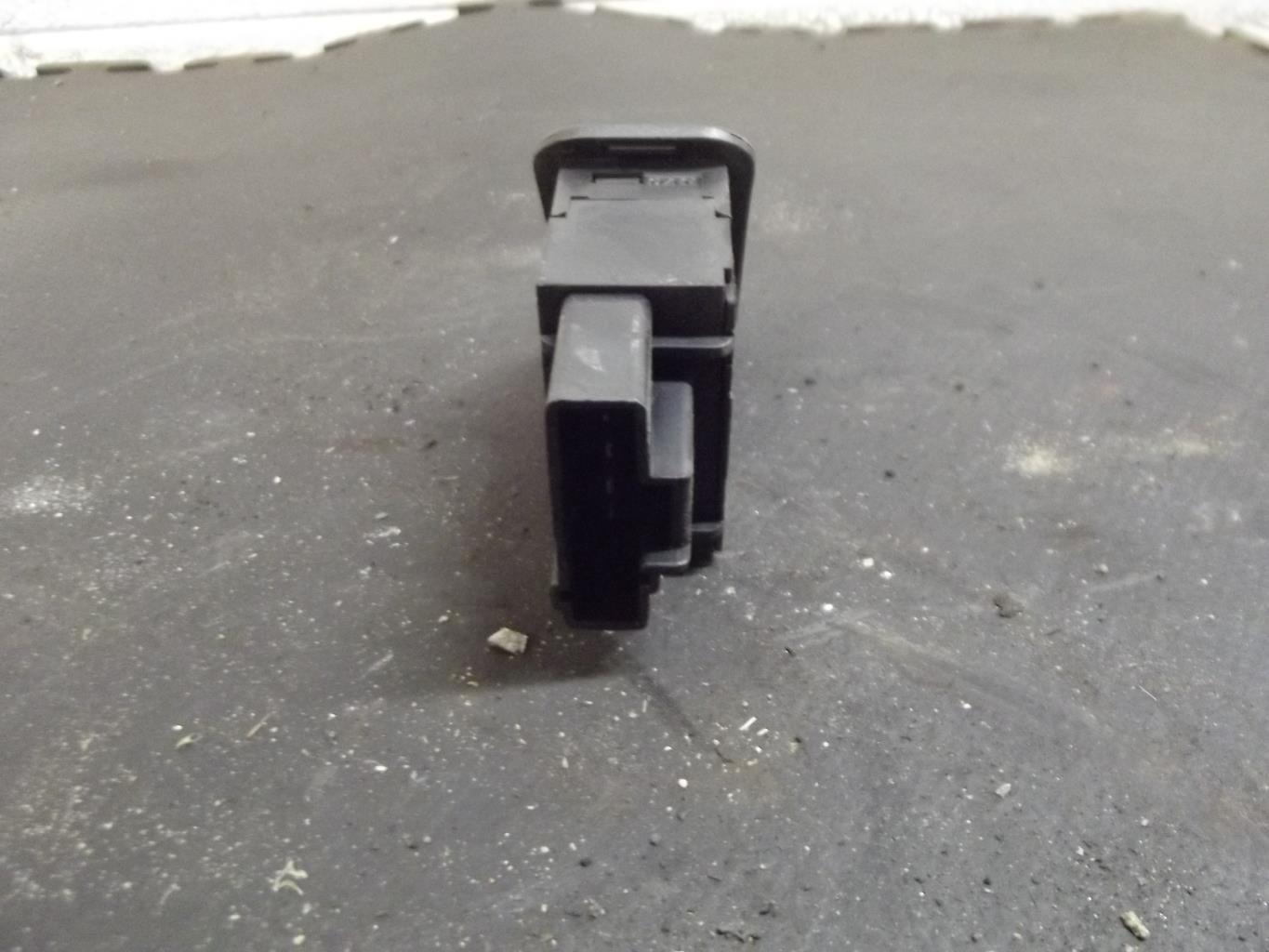 Commande de reglage hauteur de phare PEUGEOT 206 PHASE 1 Diesel - 1