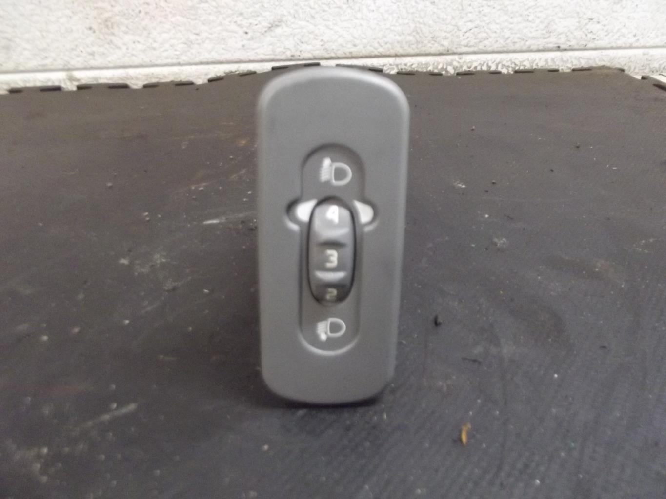 Commande de reglage hauteur de phare RENAULT TWINGO 1 PHASE 3 Essence - 1