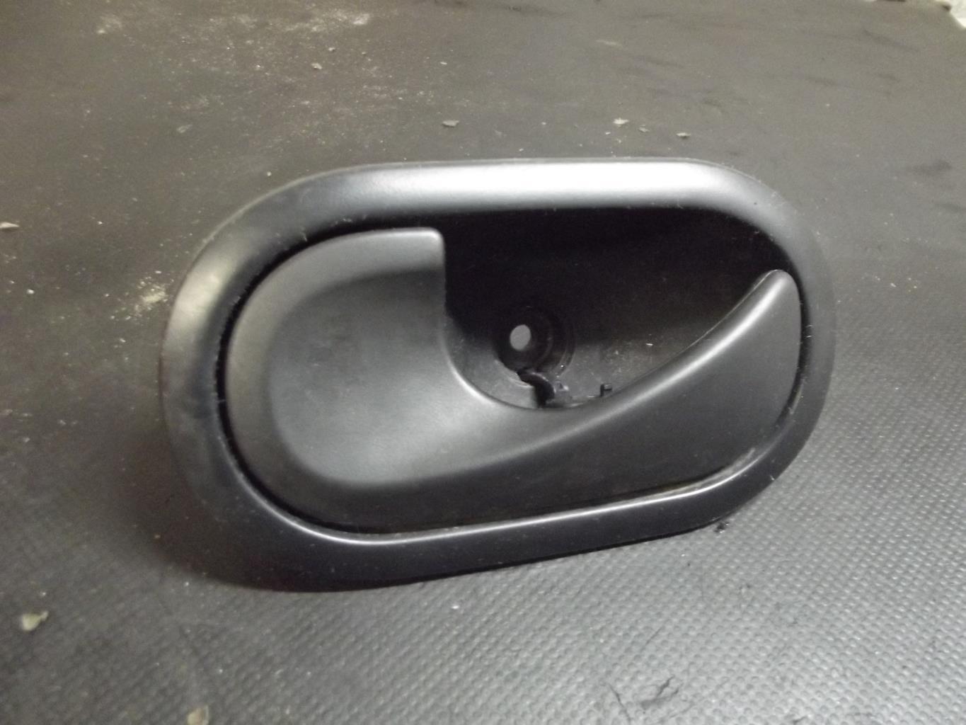 Poignee interieur avant gauche RENAULT TWINGO 2 PHASE 2 Diesel - 1