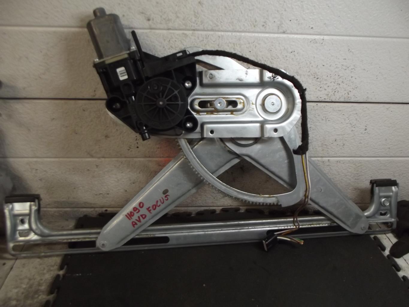 Leve vitre electrique avant droit FORD FOCUS 2 PHASE 2 Diesel - 1