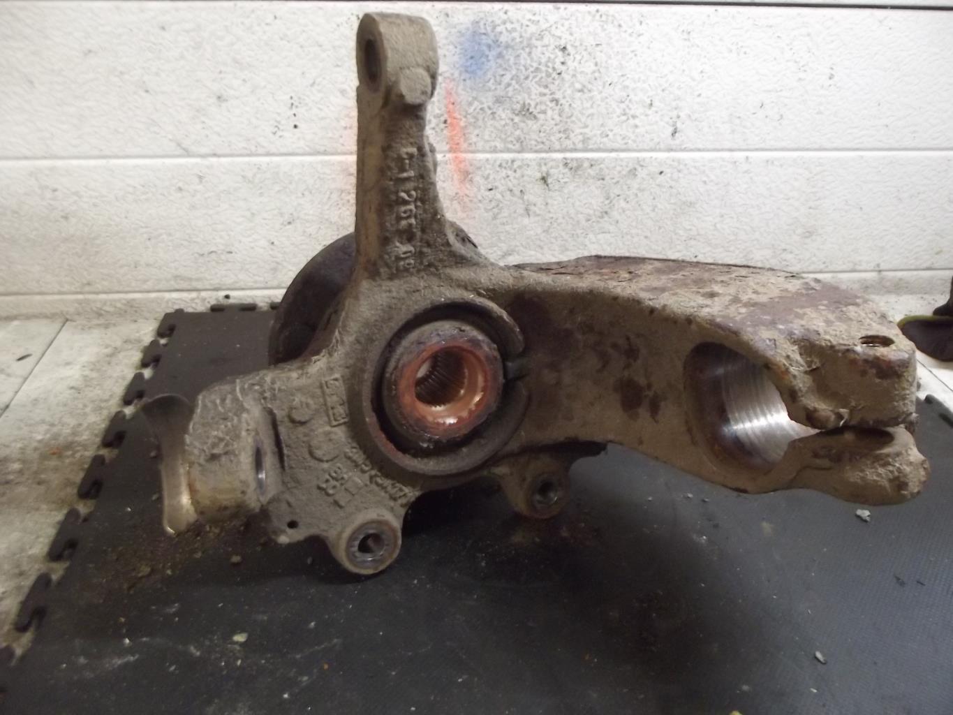 Fusee avant gauche FORD FOCUS 2 PHASE 2 Diesel - 1