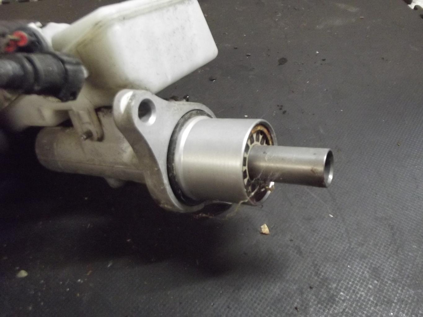 Maitre cylindre (freinage) FORD FOCUS 2 PHASE 2 Diesel - 1