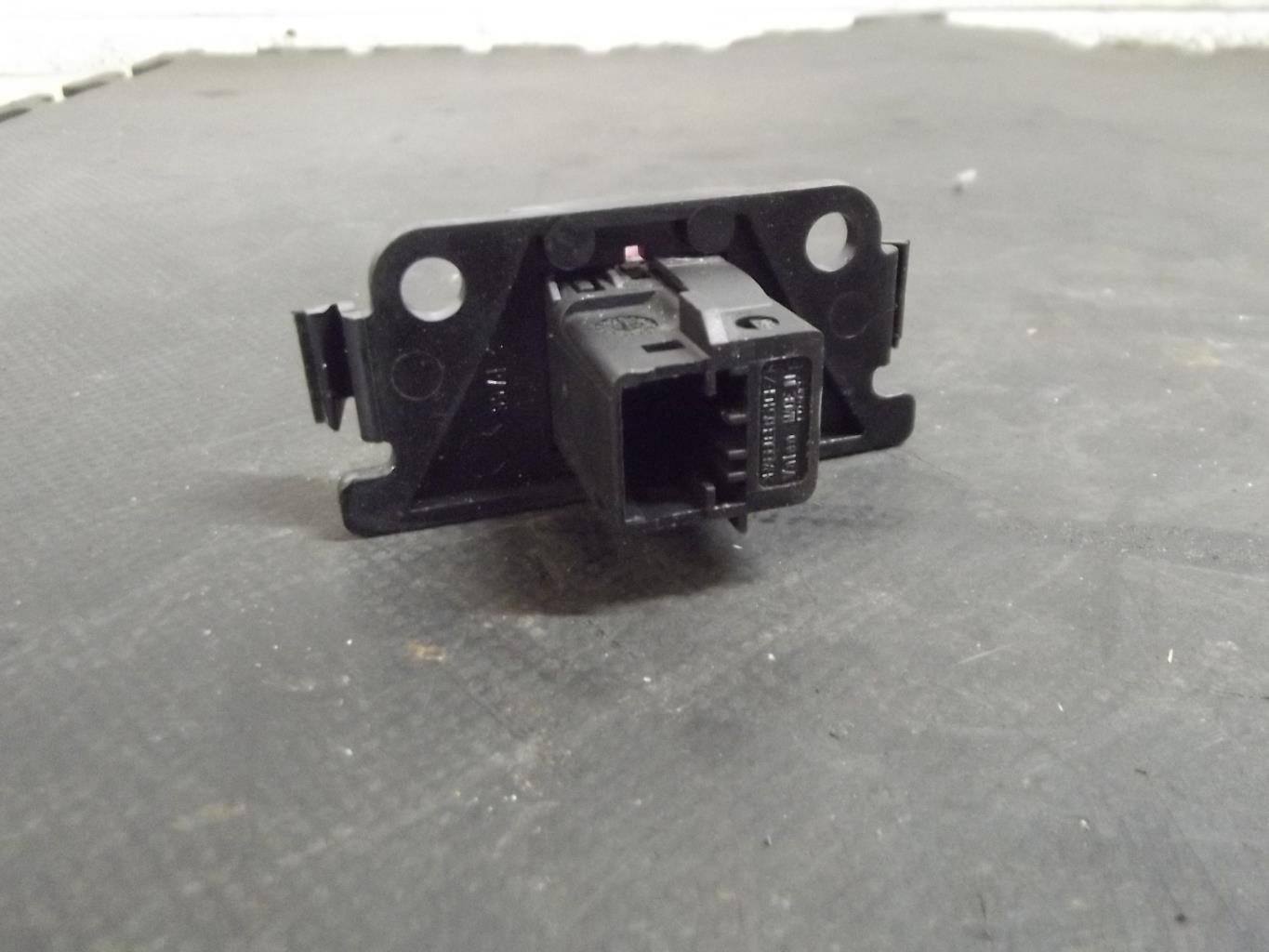 Bouton de warning PEUGEOT 307 PHASE 2 Diesel - 1