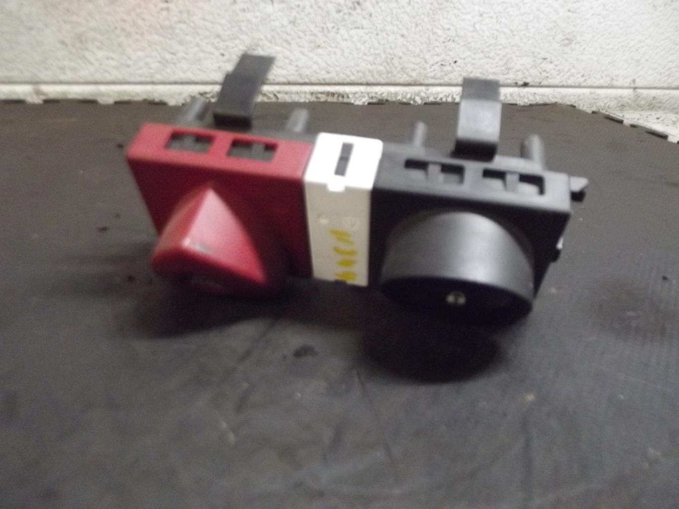 Bouton de warning RENAULT MEGANE 2 PHASE 1 Essence - 1