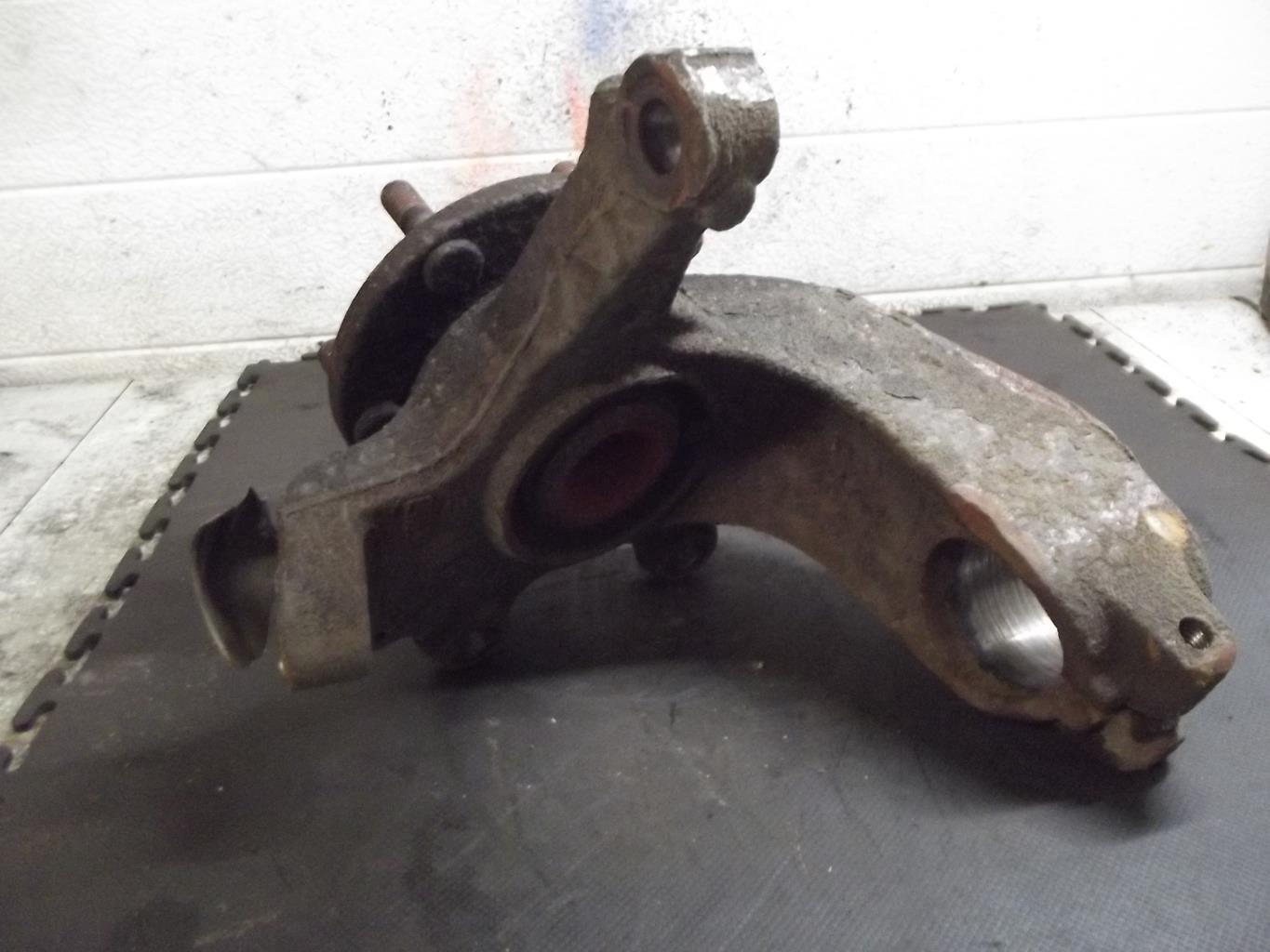 Fusee avant gauche FORD C-MAX 1 PHASE 1 Diesel - 1