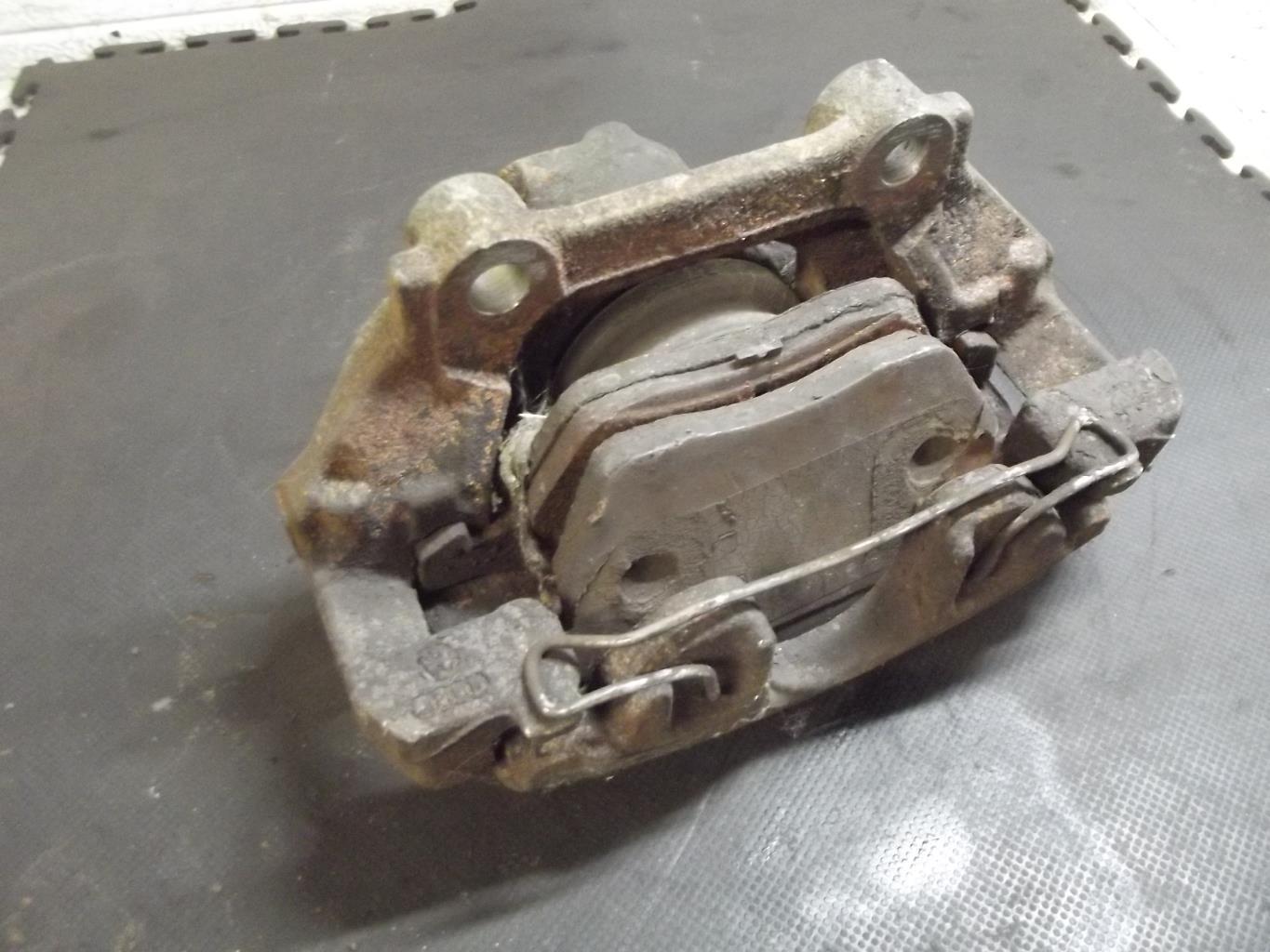 Etrier avant droit (freinage) AUDI A4 1 PHASE 2 Diesel - 1