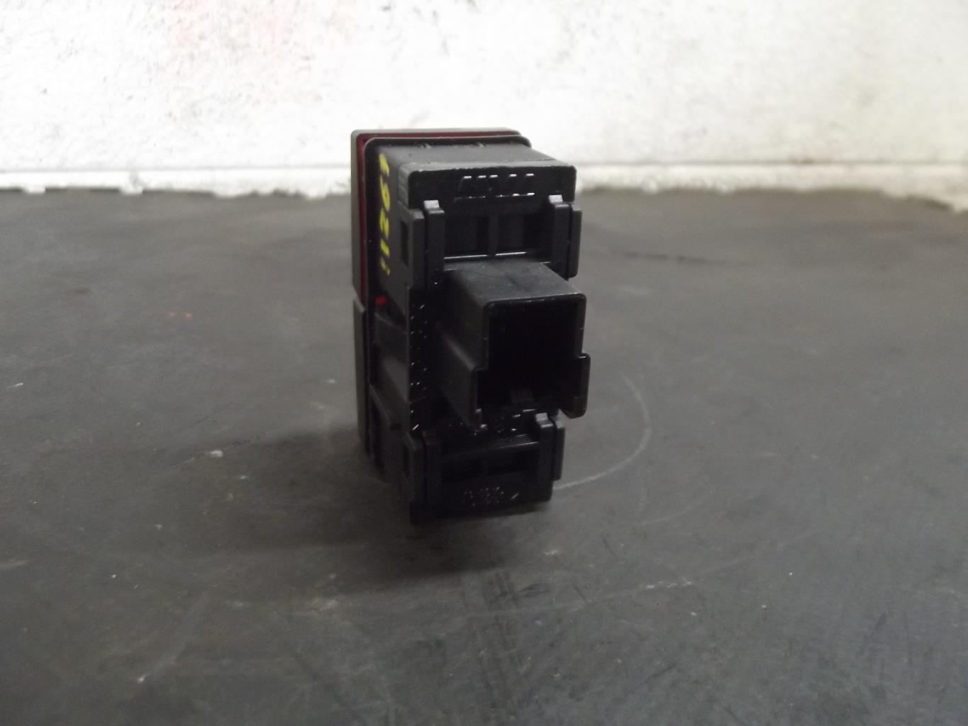 Bouton de warning FORD C-MAX 1 PHASE 2 Diesel - 1