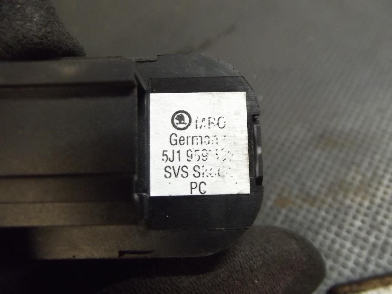 Commande retroviseurs SKODA FABIA 2 PHASE 1 Essence - 1