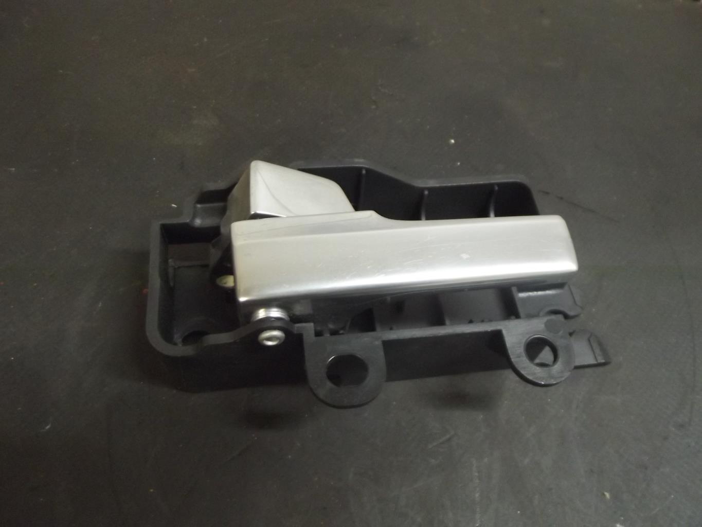 Poignee interieur avant gauche FORD C-MAX 1 PHASE 2 Diesel - 1