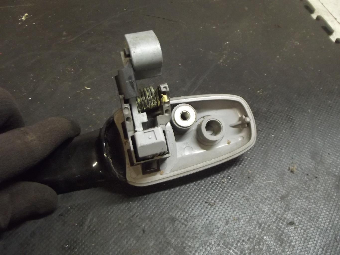 Poignee porte avant droit MAZDA 5 1 PHASE 1 Diesel - 1