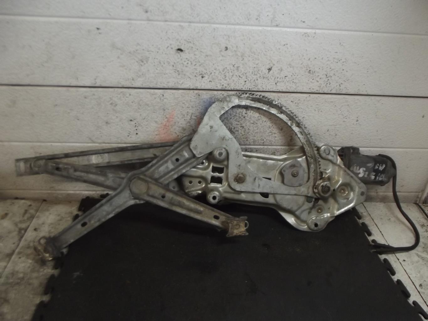 Leve vitre electrique avant gauche BMW SERIE 5 E34 Diesel - 1