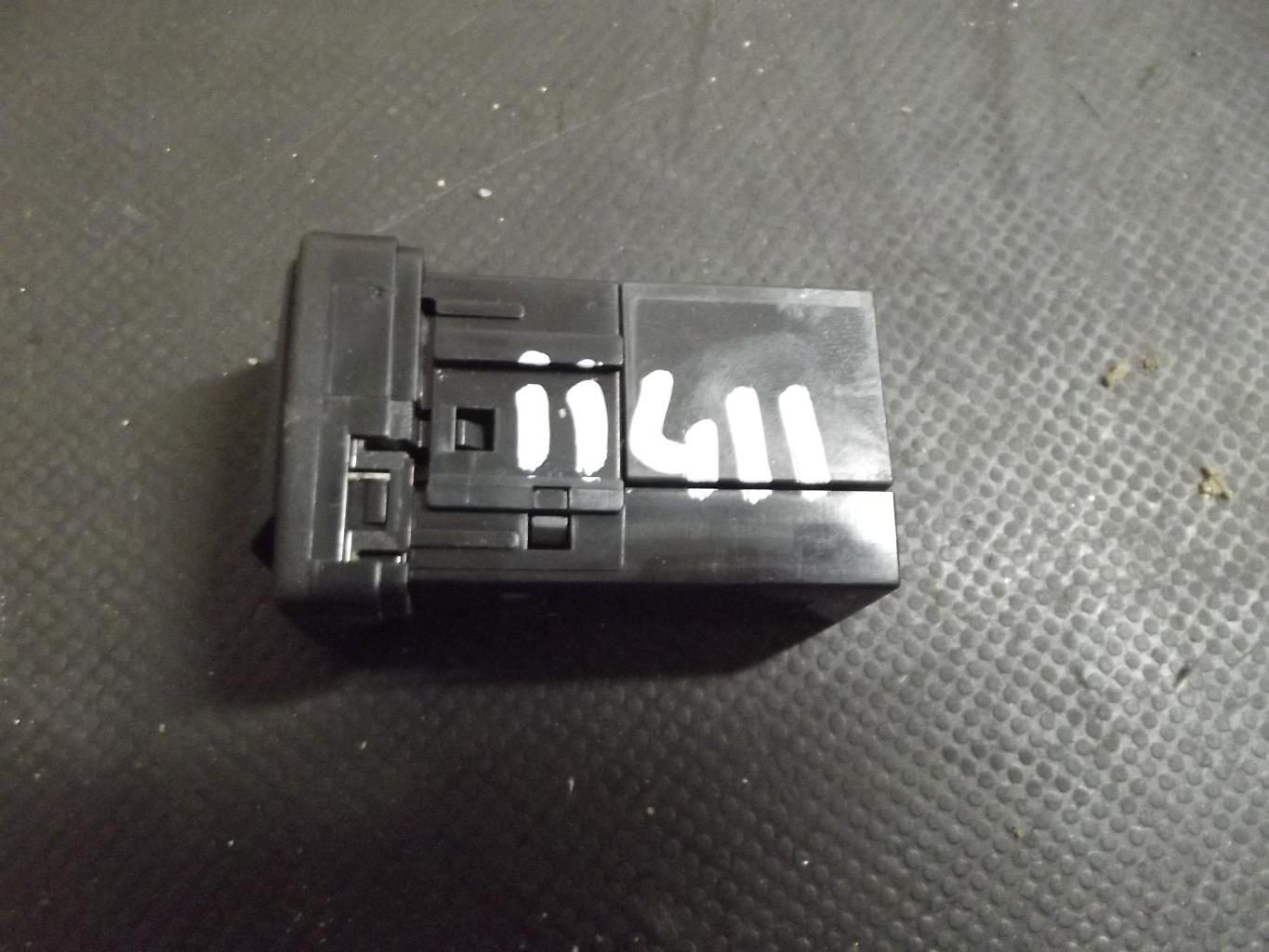 Prise port USB TOYOTA AURIS 1 PHASE 2 Diesel - 1