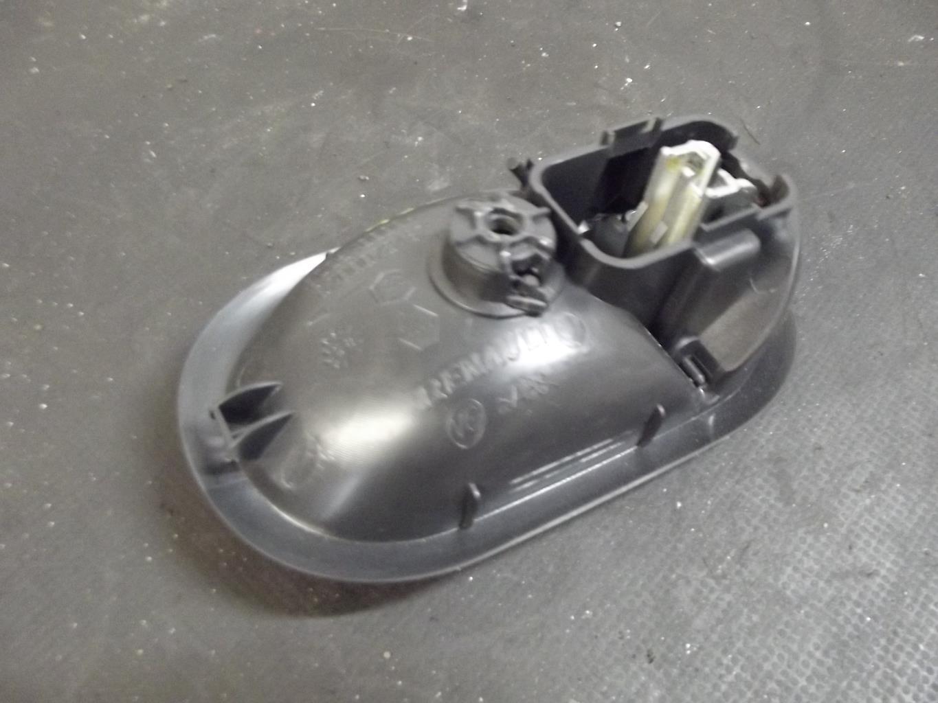 Poignee interieur avant gauche RENAULT MEGANE 2 PHASE 2 Diesel - 1