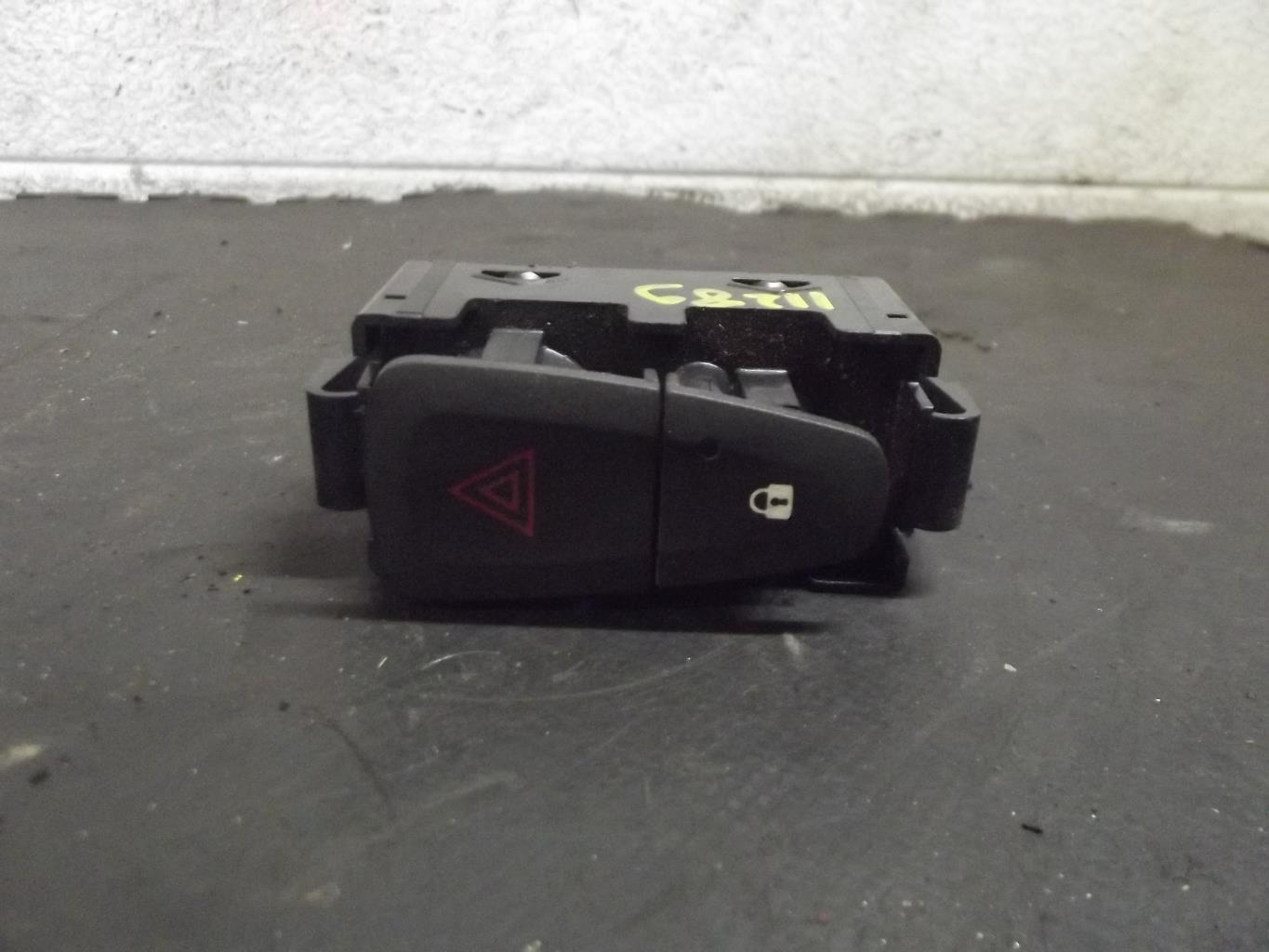 Bouton de warning RENAULT SCENIC 3 PHASE 2 Essence - 1