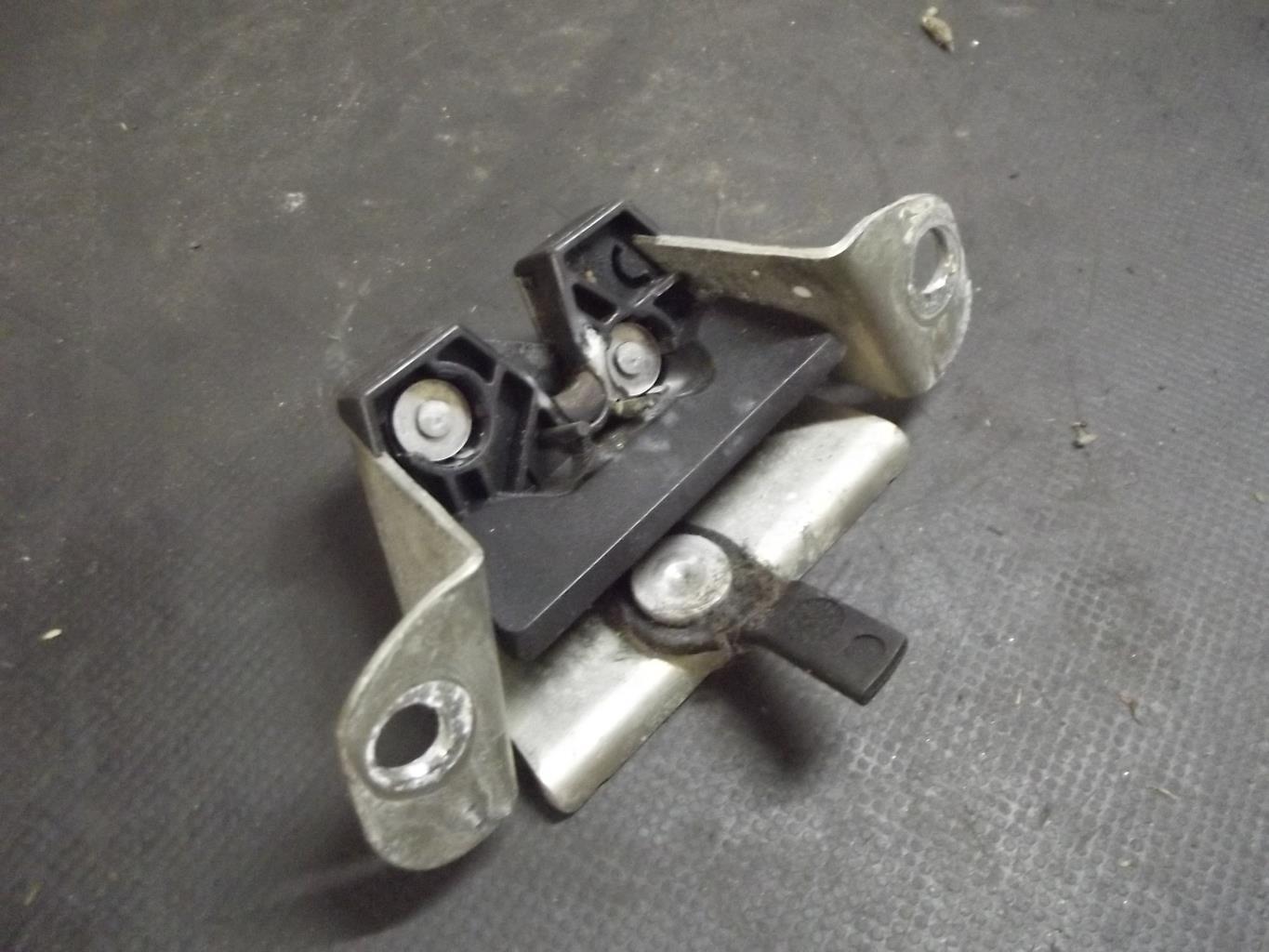 Serrure de hayon PEUGEOT 107 PHASE 1 Essence - 1