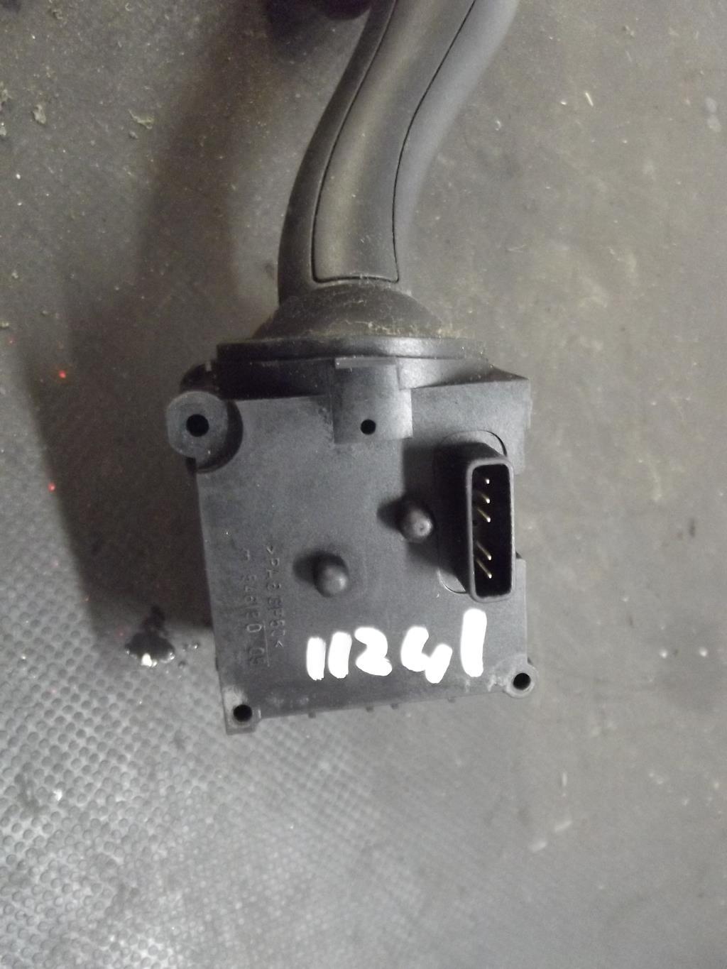 Commodo d'essuie glaces AUDI A4 2 AVANT PHASE 1 BREAK Diesel - 1