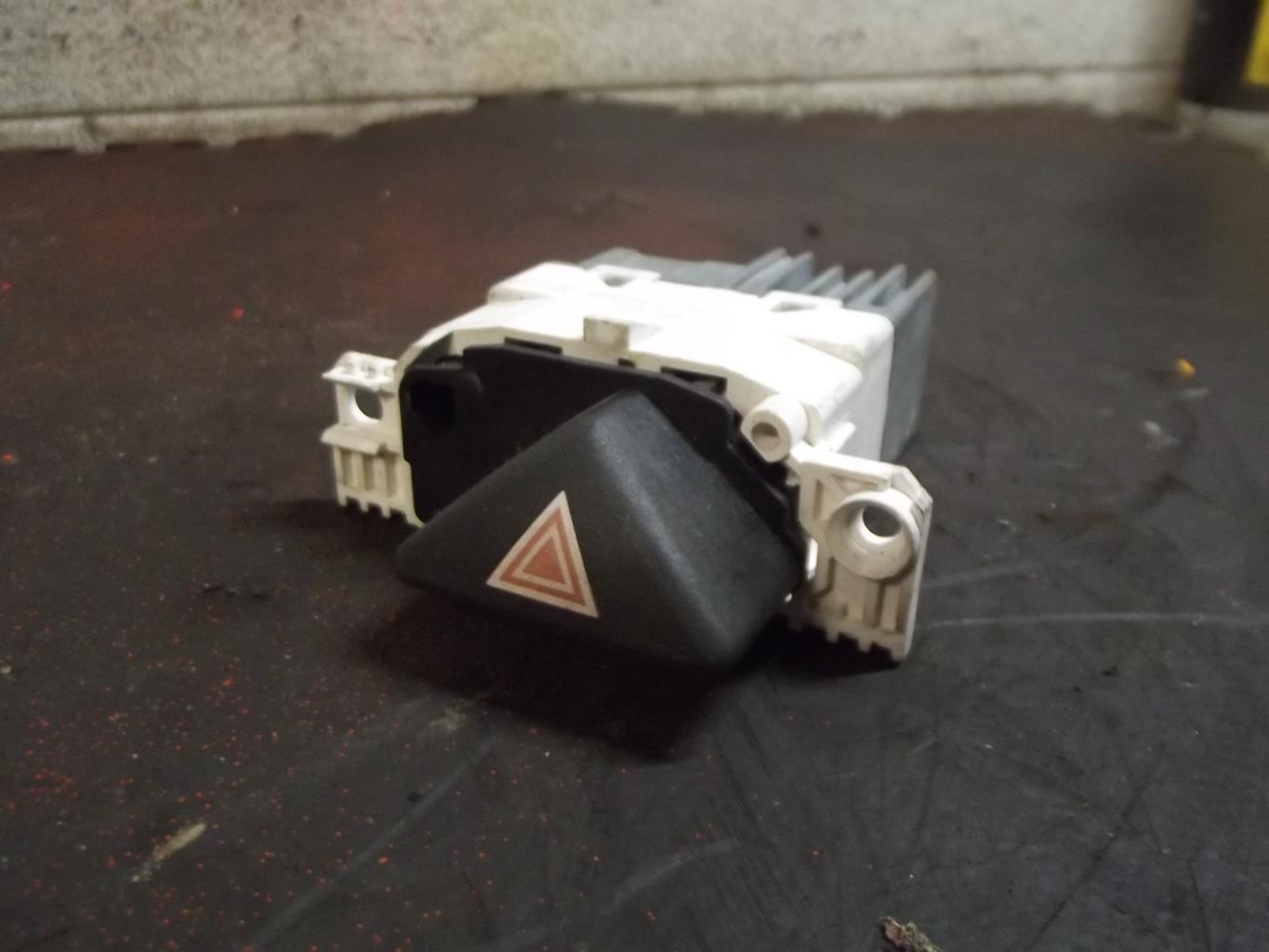 Bouton de warning FORD FOCUS 1 Diesel - 1