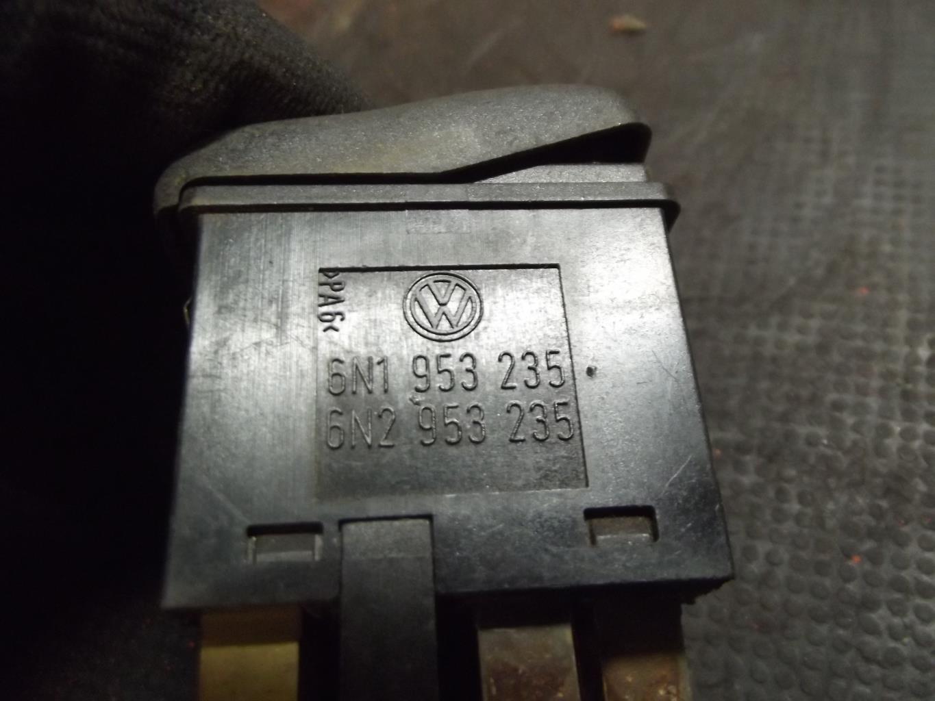 Bouton de warning VOLKSWAGEN POLO 3 PHASE 1 Diesel - 1