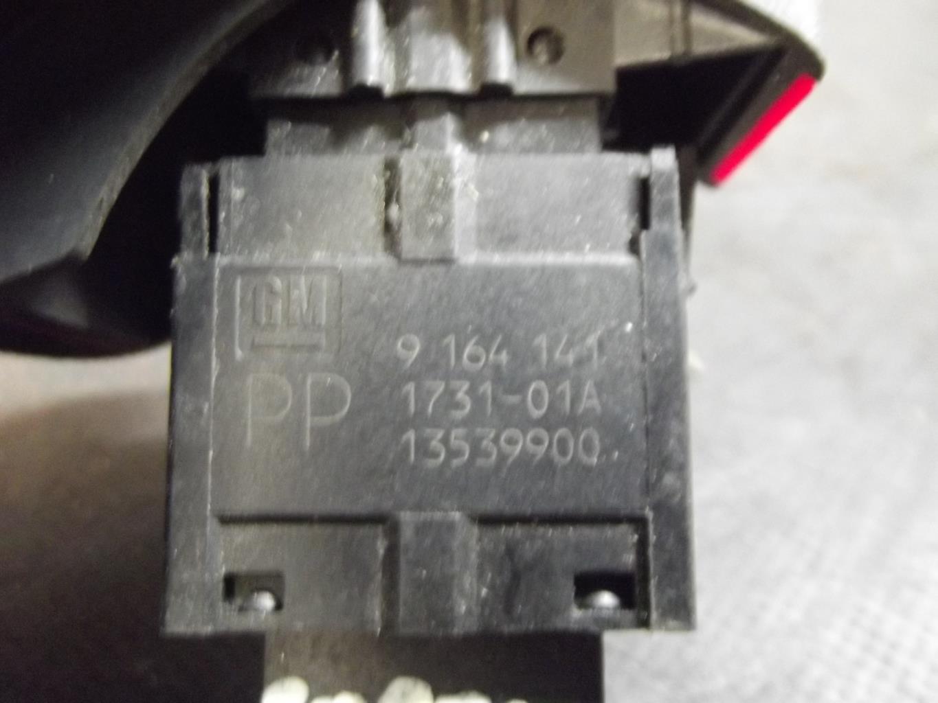 Bouton de warning OPEL CORSA C PHASE 1 Diesel - 1