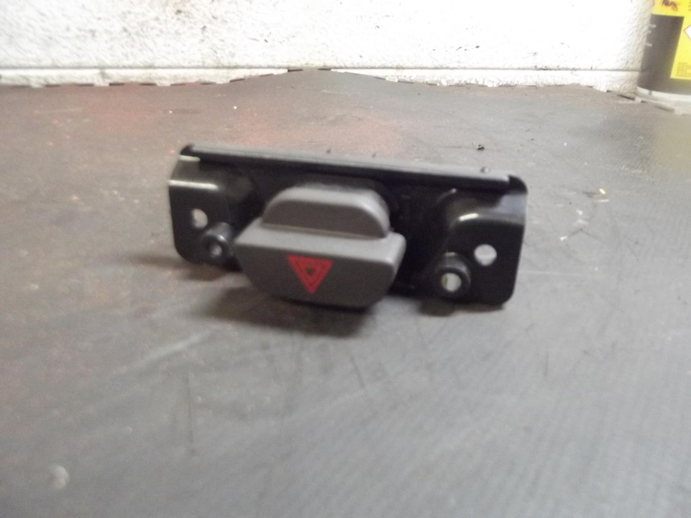 Bouton de warning FORD FOCUS 2 PHASE 1 BREAK Diesel - 1