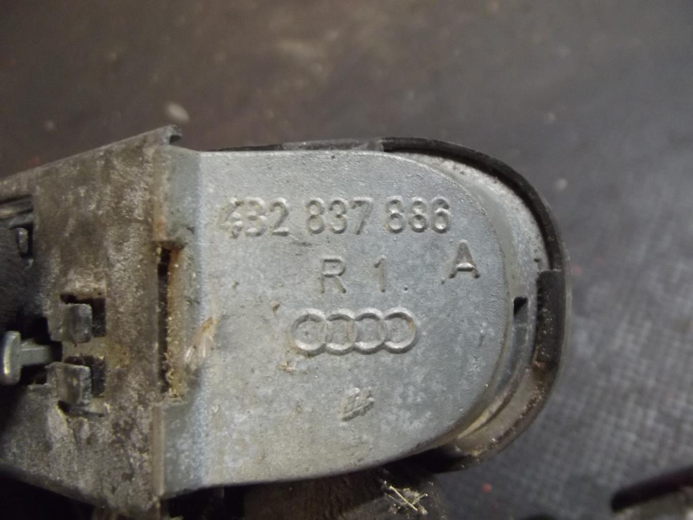Poignee porte arriere droit AUDI A4 1 PHASE 2 Diesel - 1