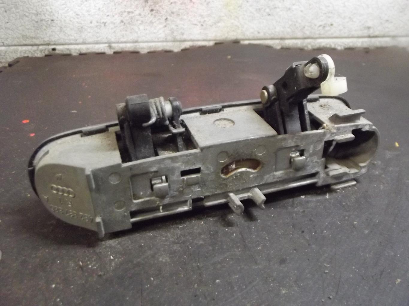 Poignee porte avant droit AUDI A4 1 PHASE 2 Diesel - 1