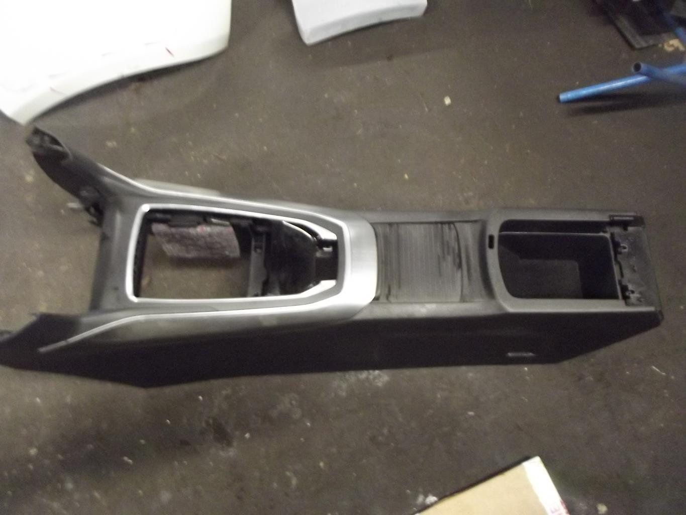 Console central (interieur plastique) PEUGEOT 308 2 PHASE 1 Essence - 1