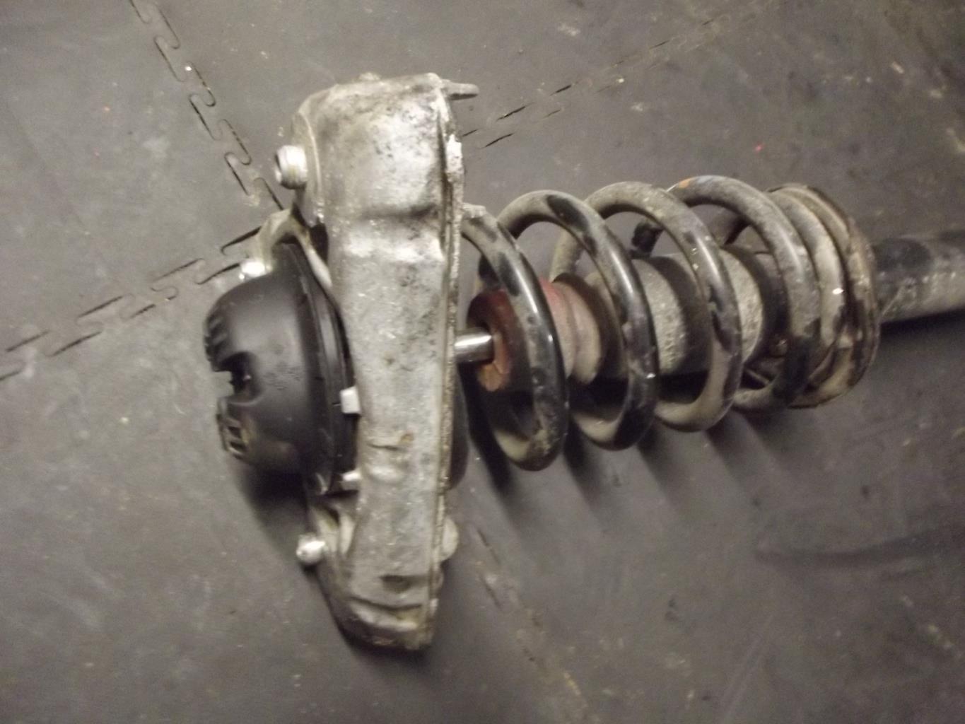 Amortisseur avant droit AUDI A4 2 AVANT PHASE 1 BREAK Diesel - 1
