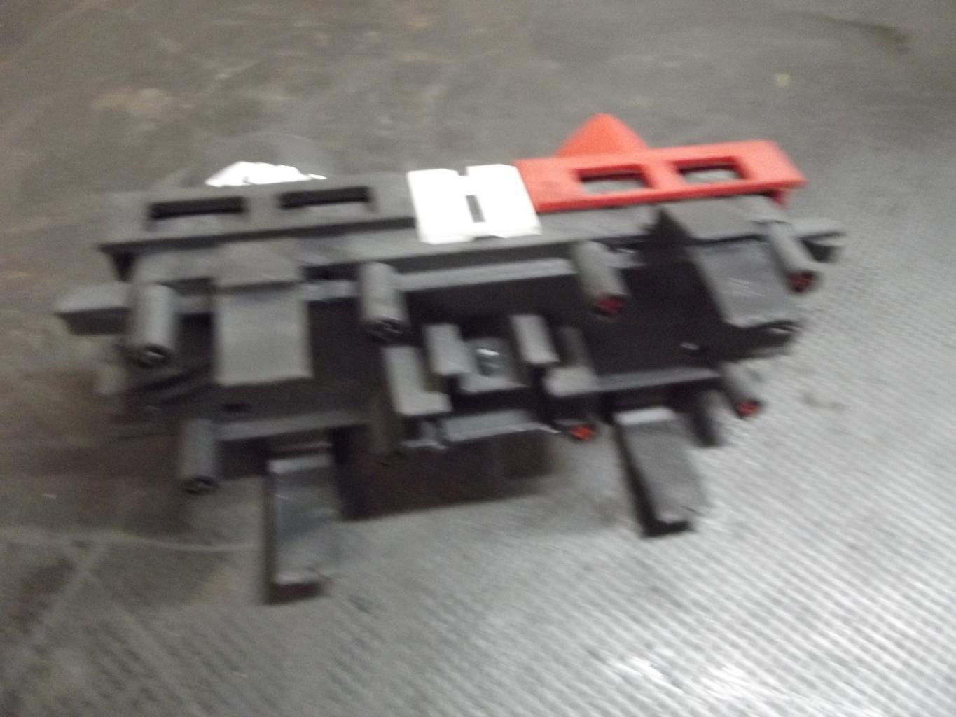 Bouton de warning RENAULT SCENIC 2 PHASE 1 Diesel - 1