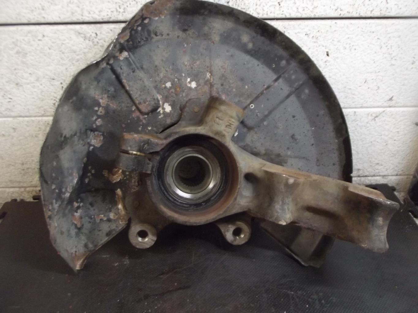 Fusee avant droit AUDI 80 3 PHASE 1 Diesel - 1