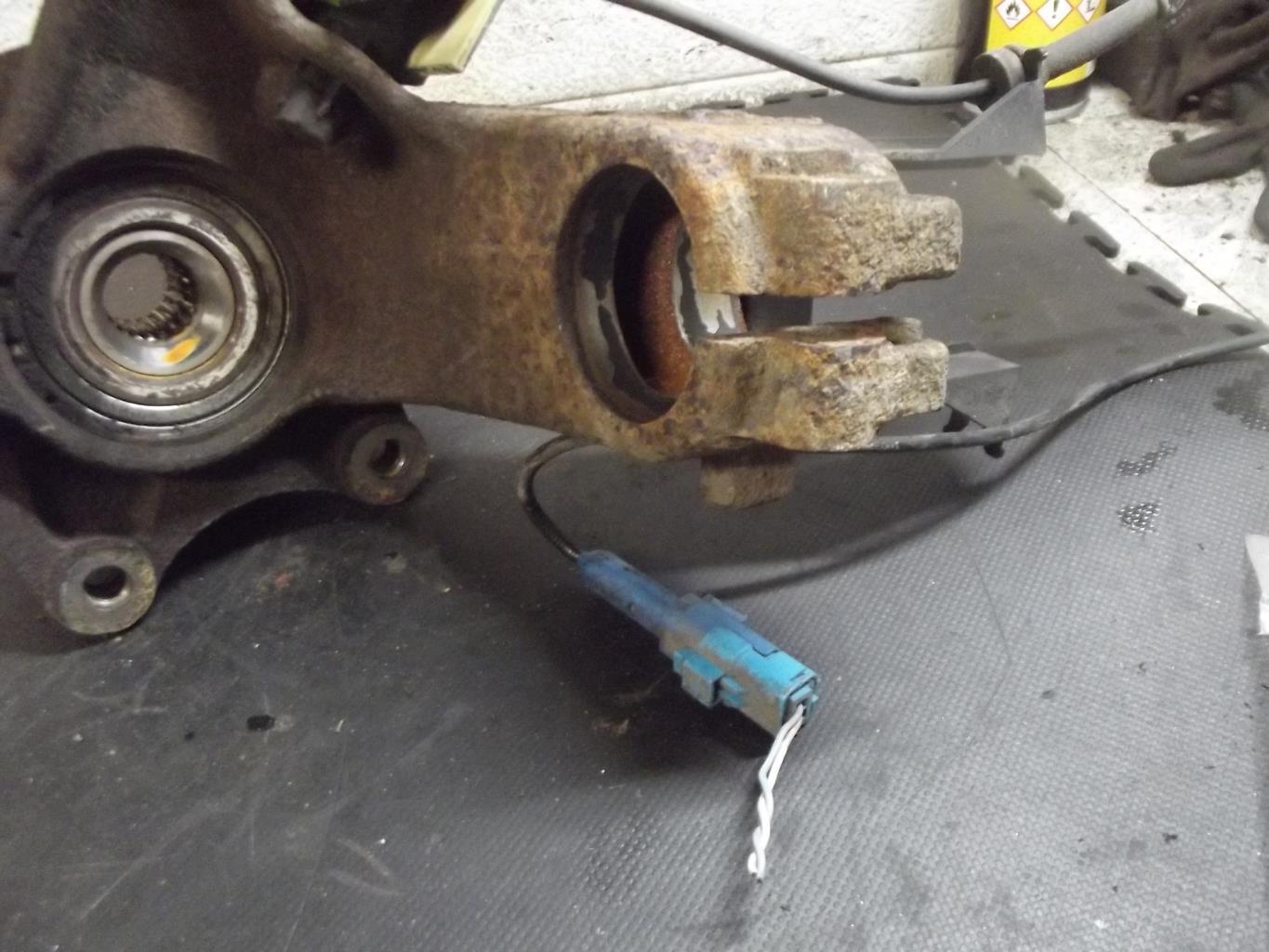 Fusee avant gauche PEUGEOT 206 PHASE 2 Essence - 1