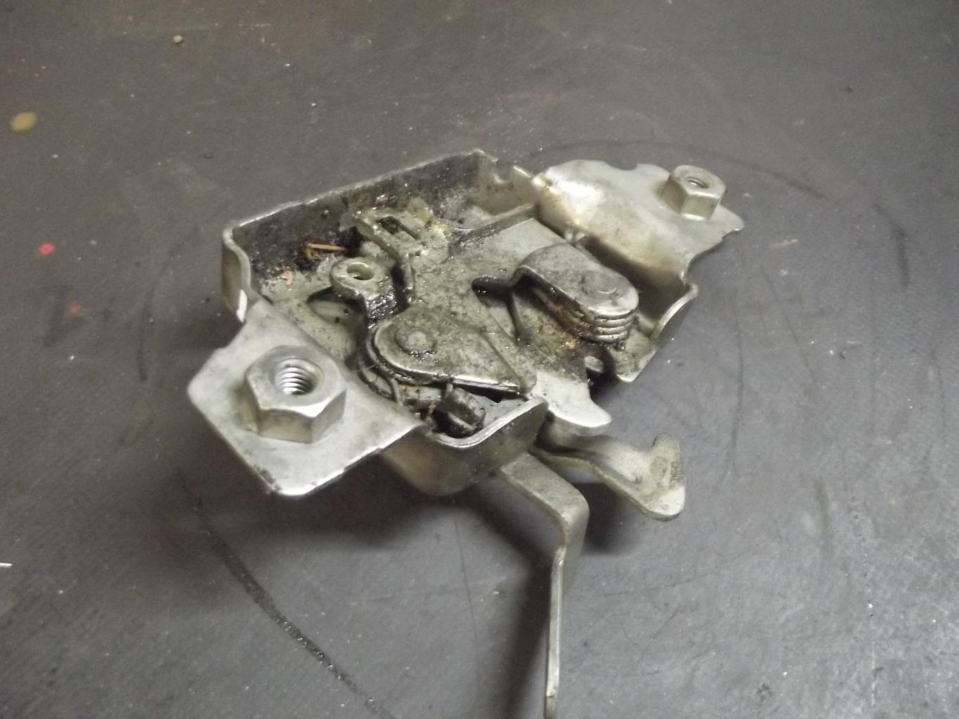 Serrure de capot RENAULT CLIO 3 PHASE 1 Diesel - 1