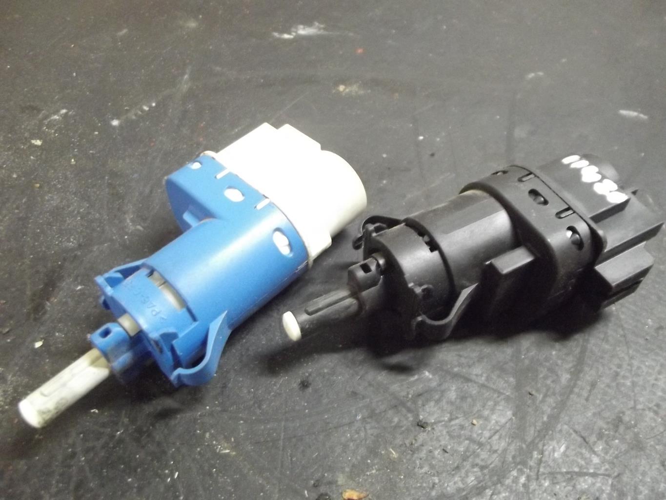 Contacteur feu stop FORD FOCUS 2 PHASE 2 Diesel - 1