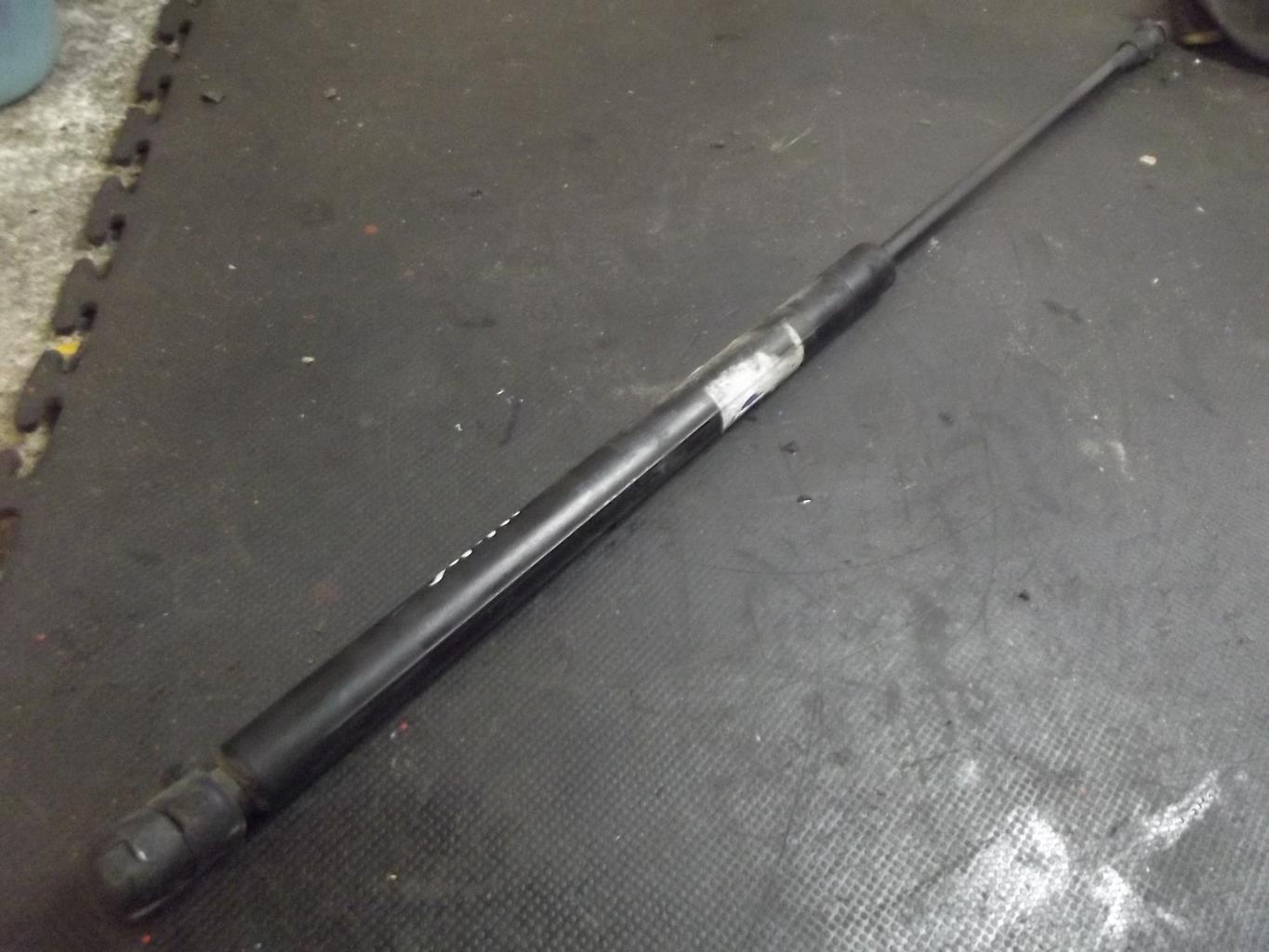 Verin de capot VOLKSWAGEN POLO 4 PHASE 1 Essence - 1