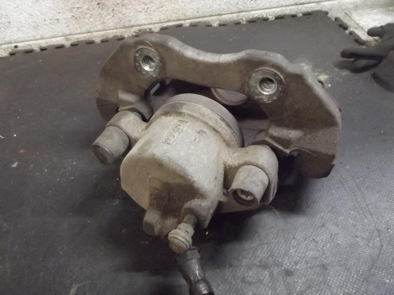 Etrier avant gauche (freinage) FORD C-MAX 1 PHASE 2 Diesel - 1