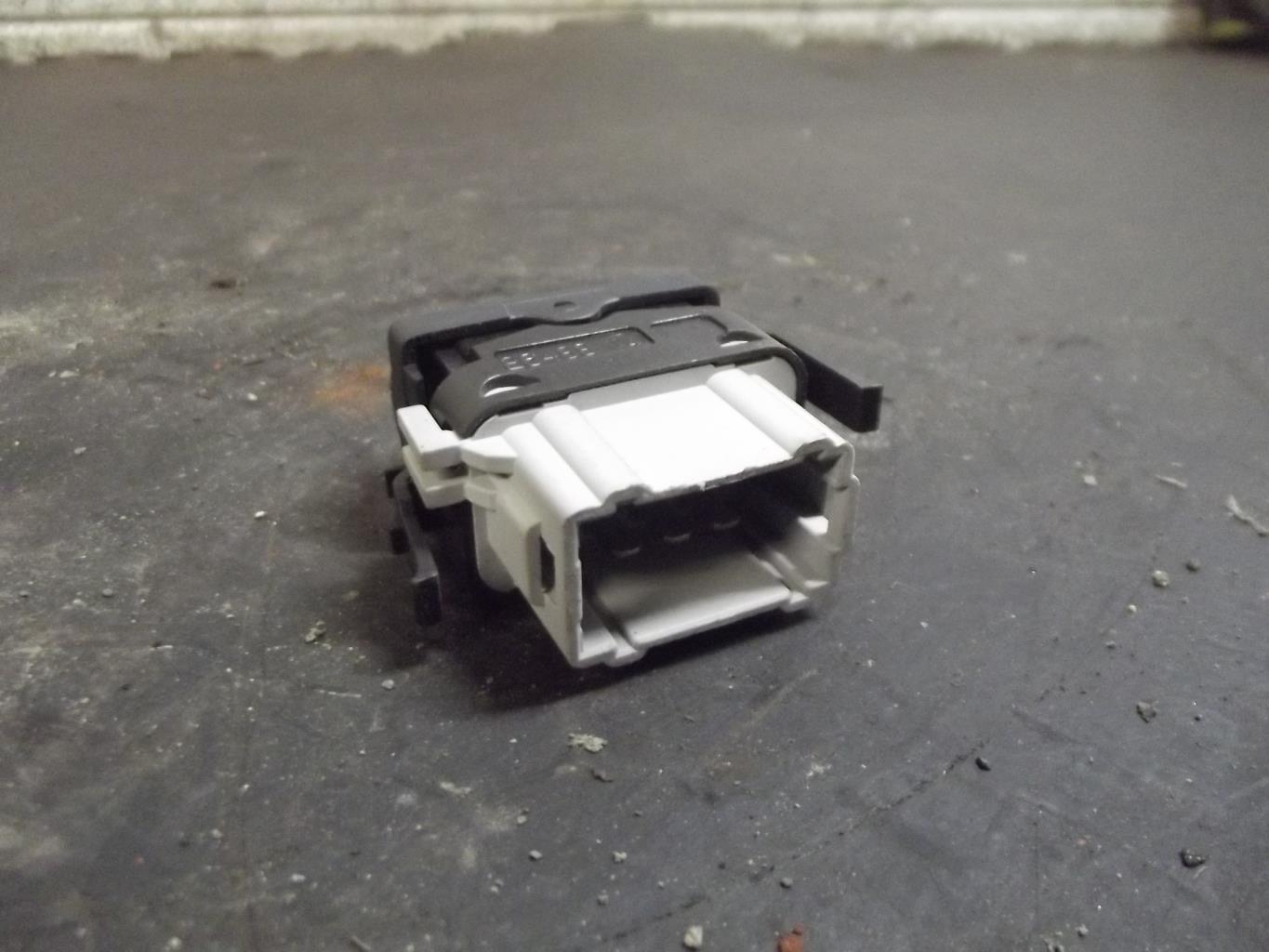 Bouton/Interrupteur RENAULT CLIO 2 PHASE 2 Essence - 1