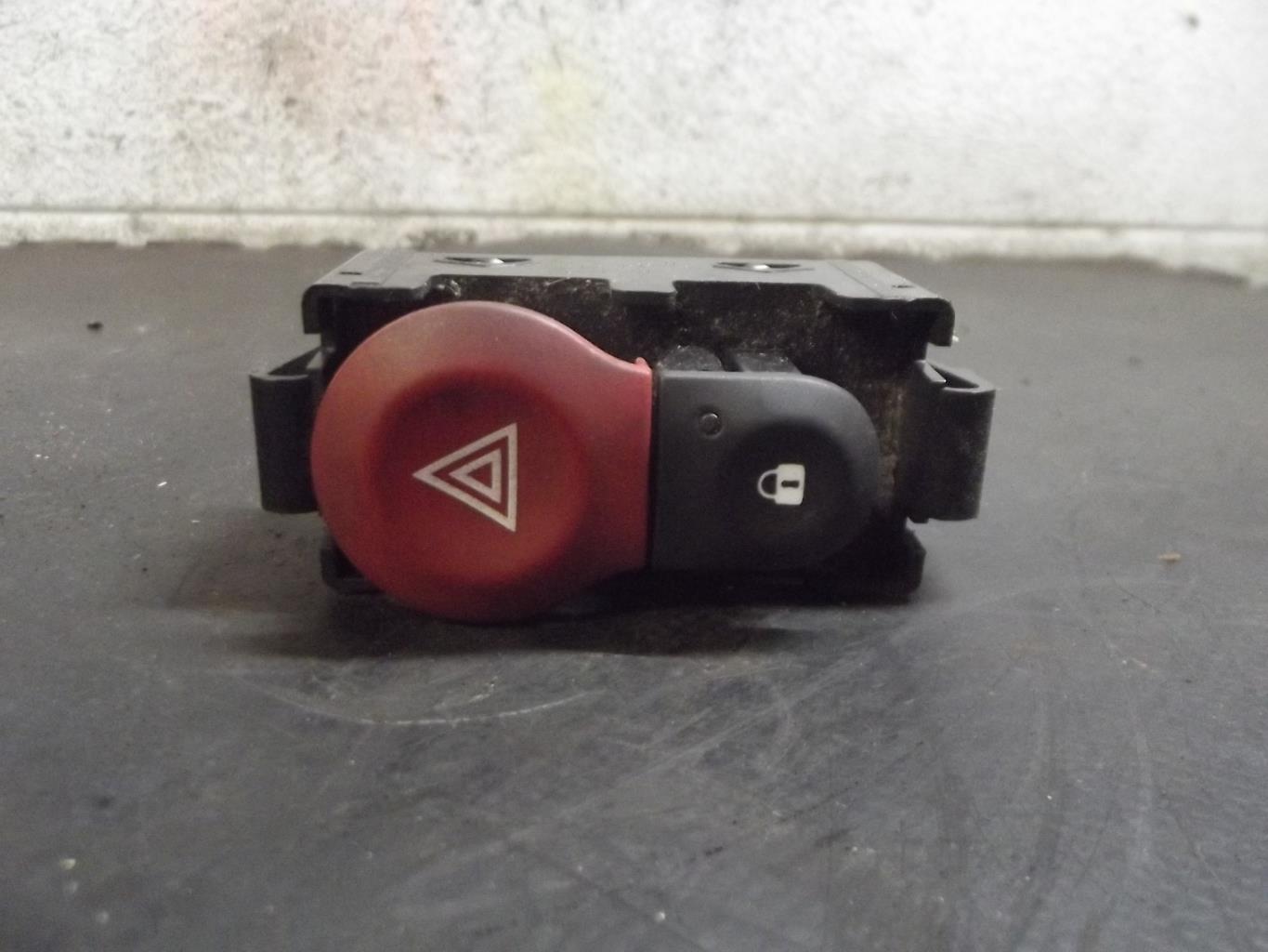 Bouton de warning RENAULT KANGOO 2 PHASE 2 Diesel - 1