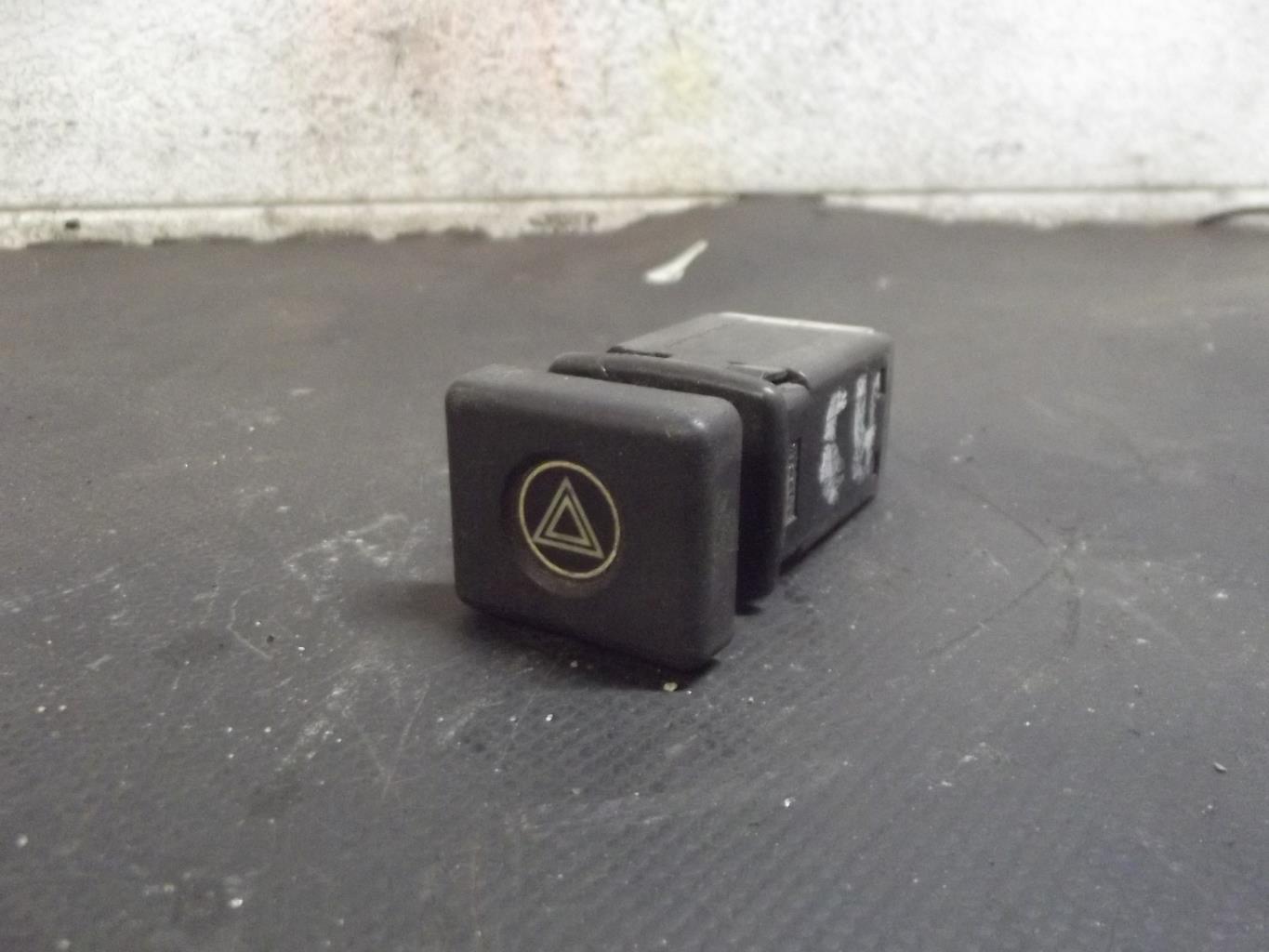 Bouton de warning RENAULT R9 Essence - 1