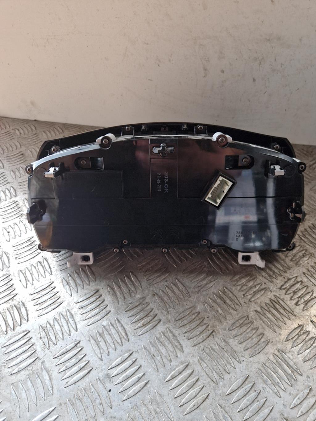 Compteur PEUGEOT 308 2 PHASE 1 Essence - 1