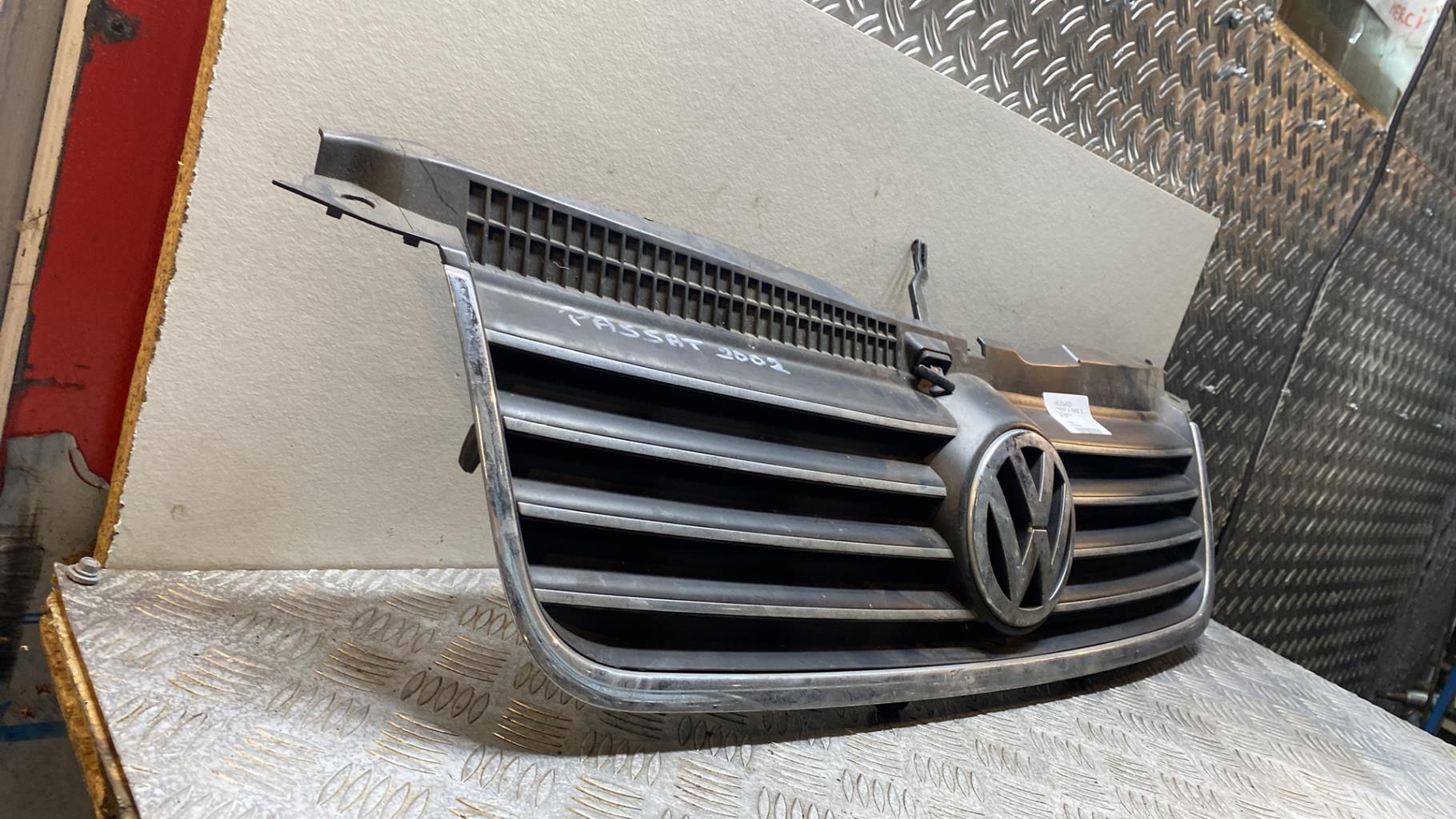 Calandre VOLKSWAGEN PASSAT 4 PHASE 2  - 1