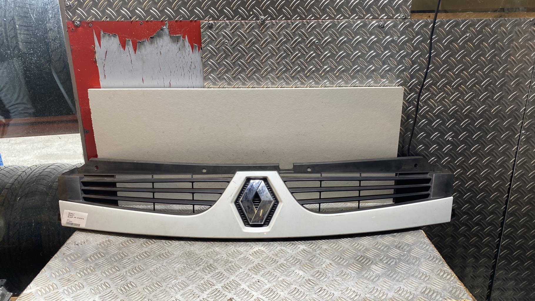Grille de calandre RENAULT MASCOTT  - 1