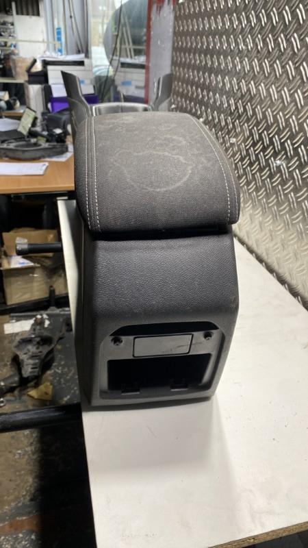 Console central (interieur plastique) PEUGEOT 308 2 PHASE 1 Diesel - 1