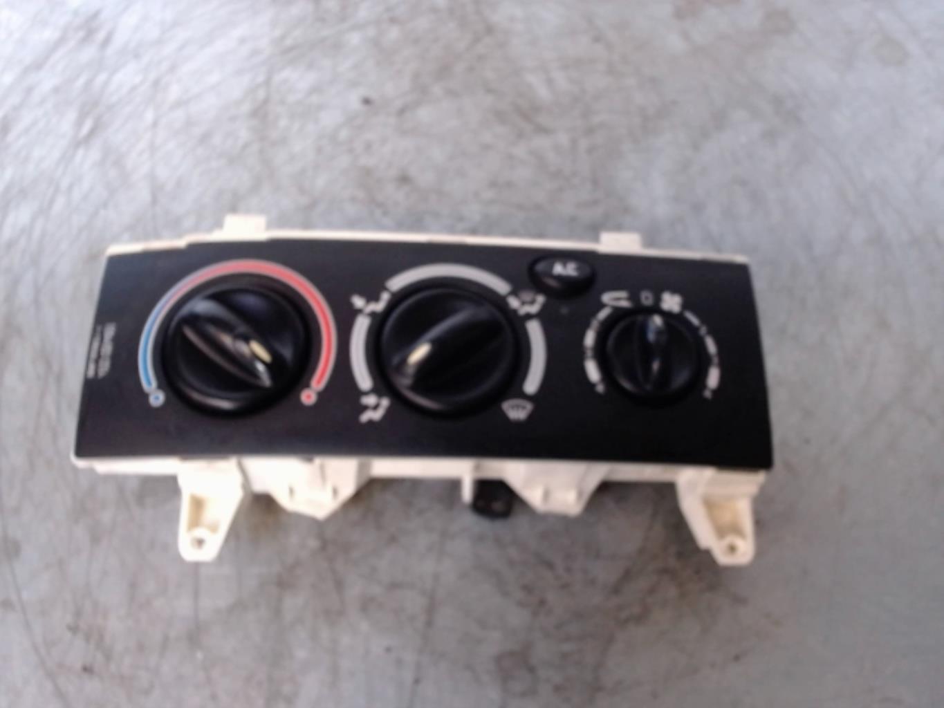 Commande chauffage RENAULT MEGANE 1 BREAK Diesel - 1