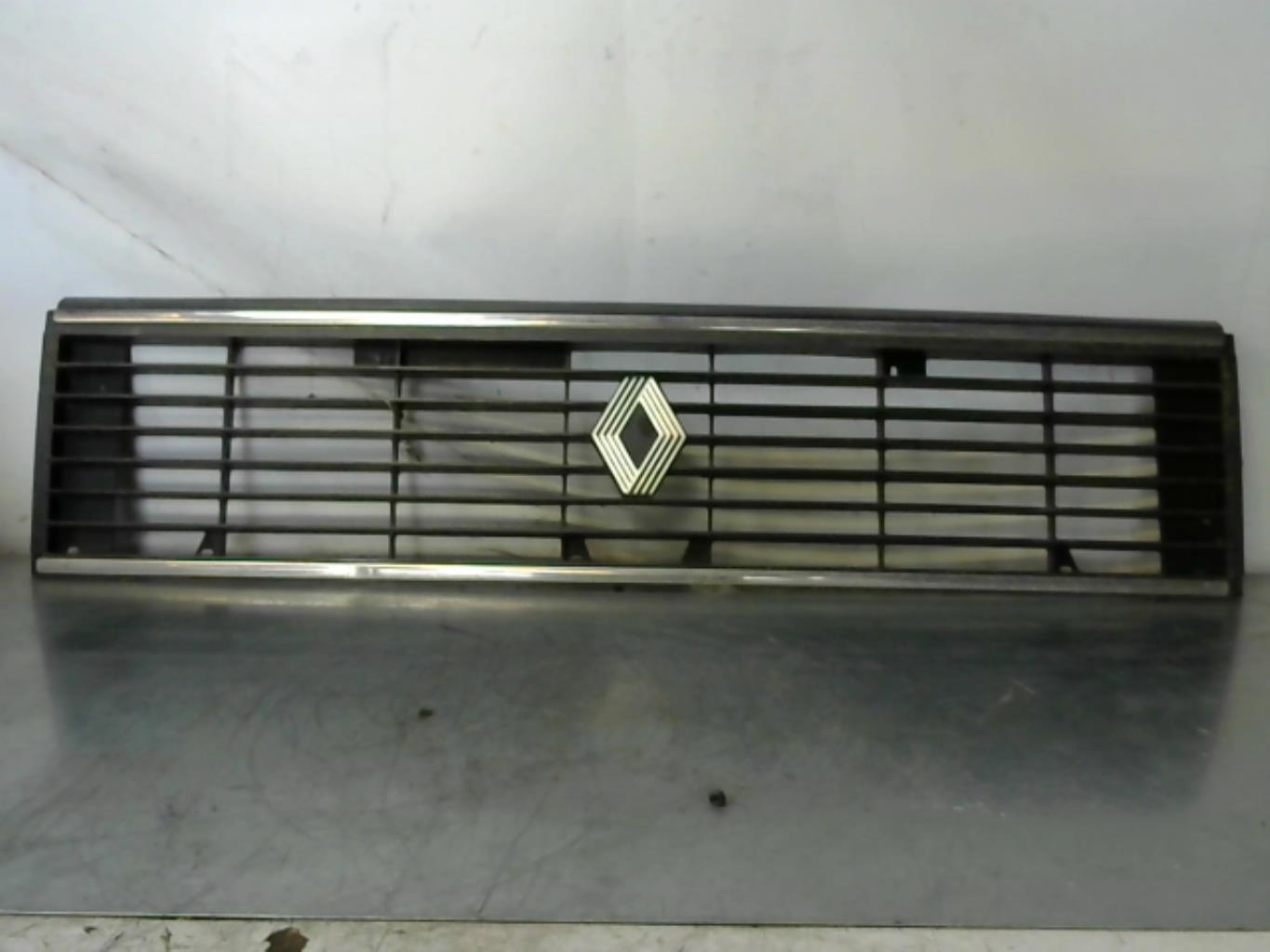 Grille de calandre RENAULT R6  - 1