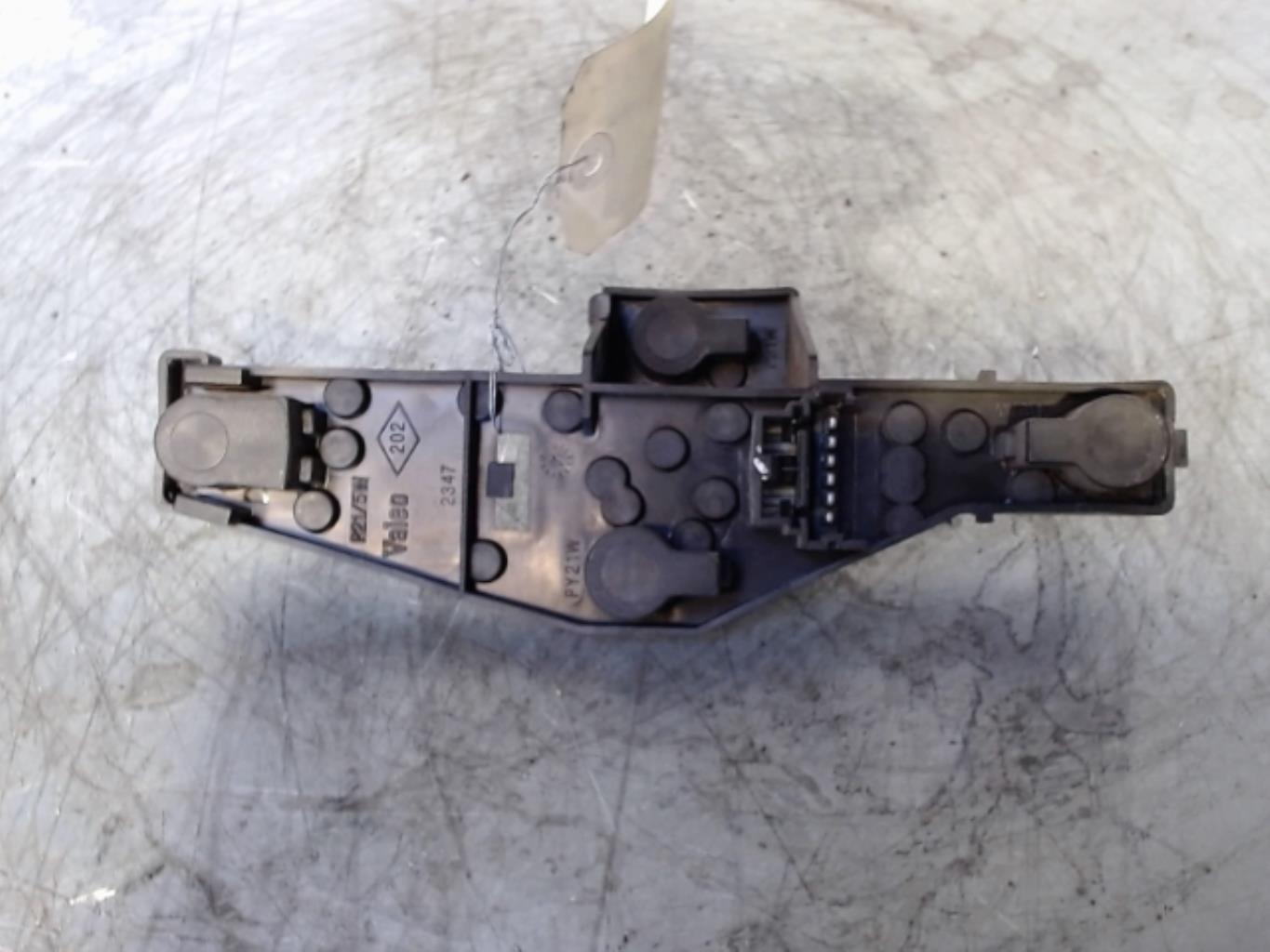 Base portalampade fanale posteriore destro RENAULT LAGUNA 2 PHASE 1 BREAK Diésel - 1